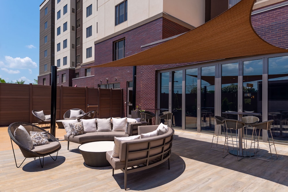 Courtyard Charlotte Northlake 6/49