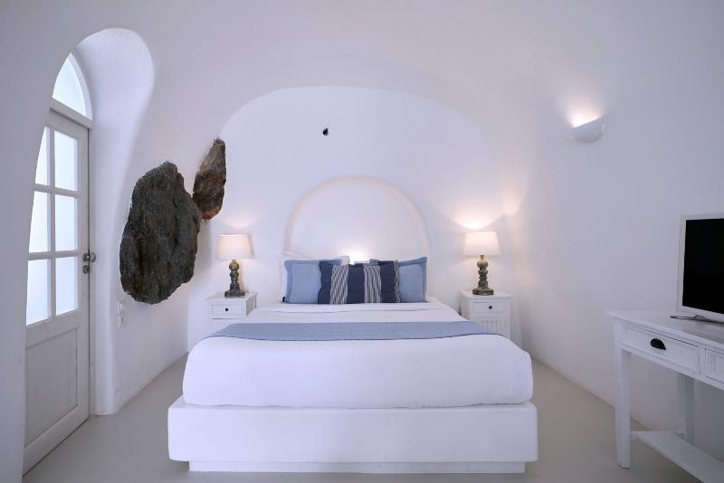 DELUXE, SUITE, SEA VIEW, JETTED TUB