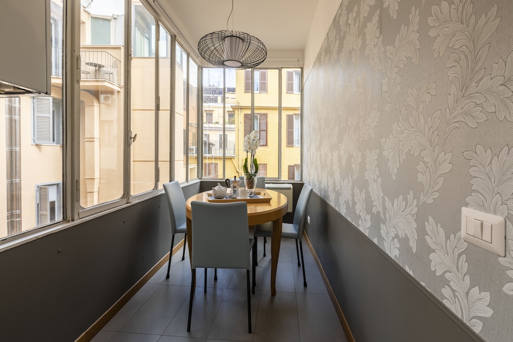 Rome Accommodation Condotti with terrace 32/50
