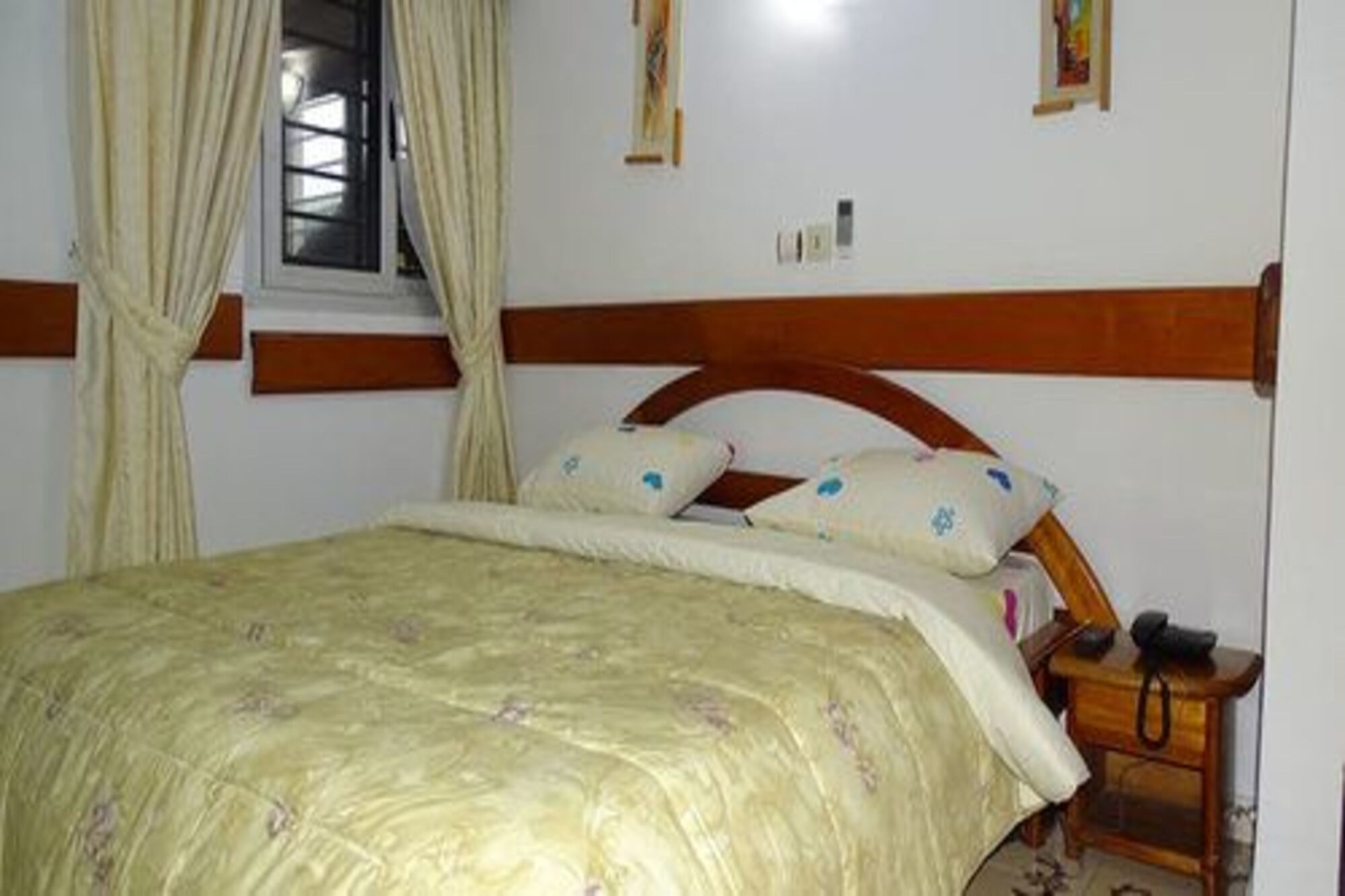 STUDIO, QUEEN BED, CITY VIEW