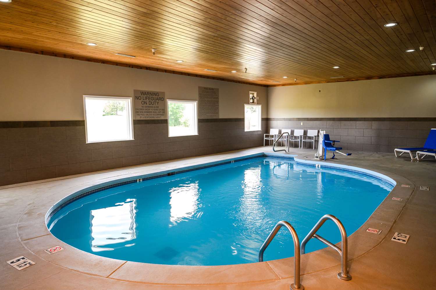 Country Inn & Suites by Radisson Greenfield IN 20/37