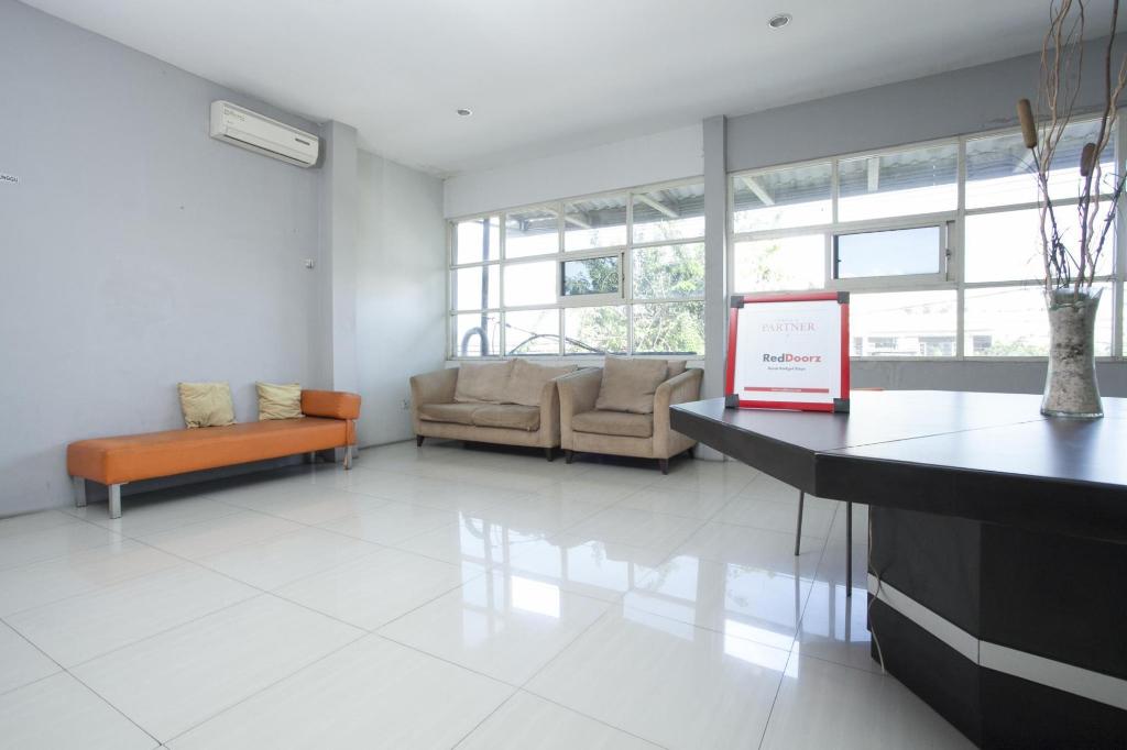 RedDoorz @ Siwalankerto Surabaya 27/49