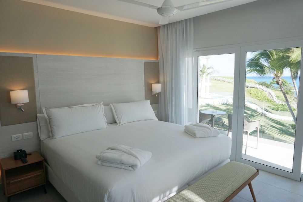 1 Bedroom, Imperial, Senator, Suite, King Bed, Ocean View, Sofa
