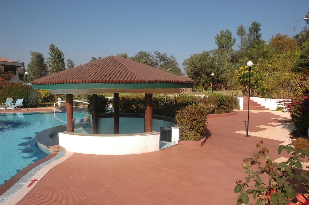 BLUE COUNTRY RESORT 29/33