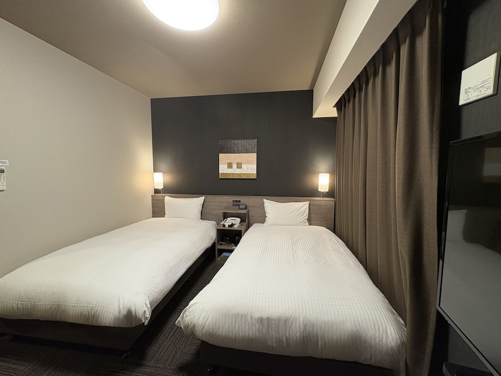 ROOM, TWIN BEDS, SMOKING