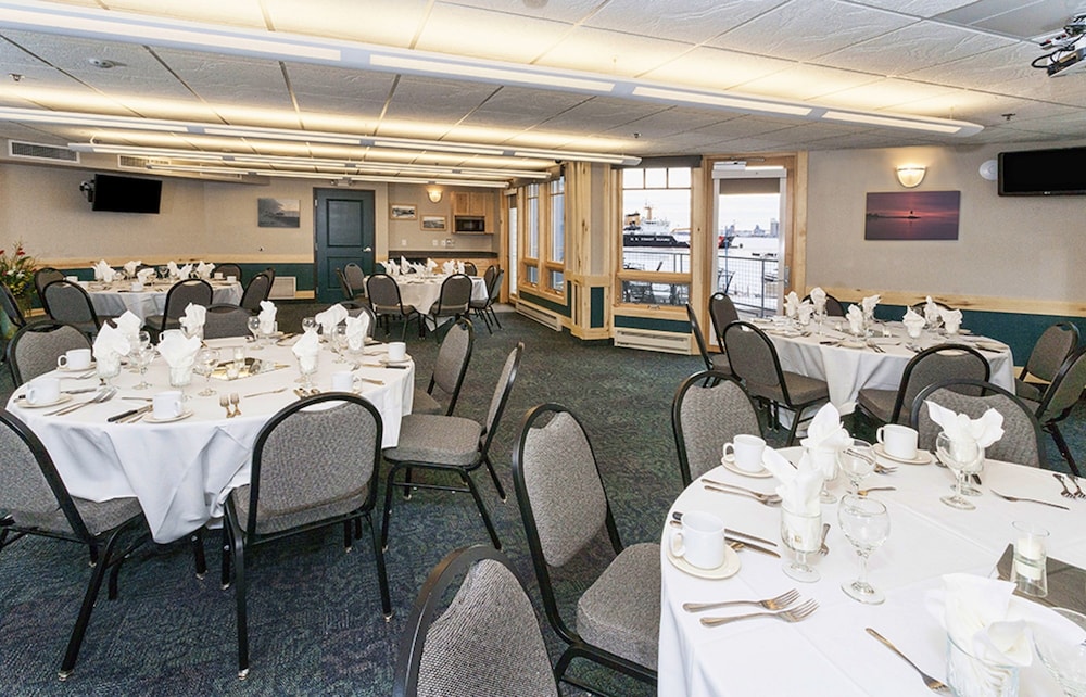 Park Point Marina Inn 50/72