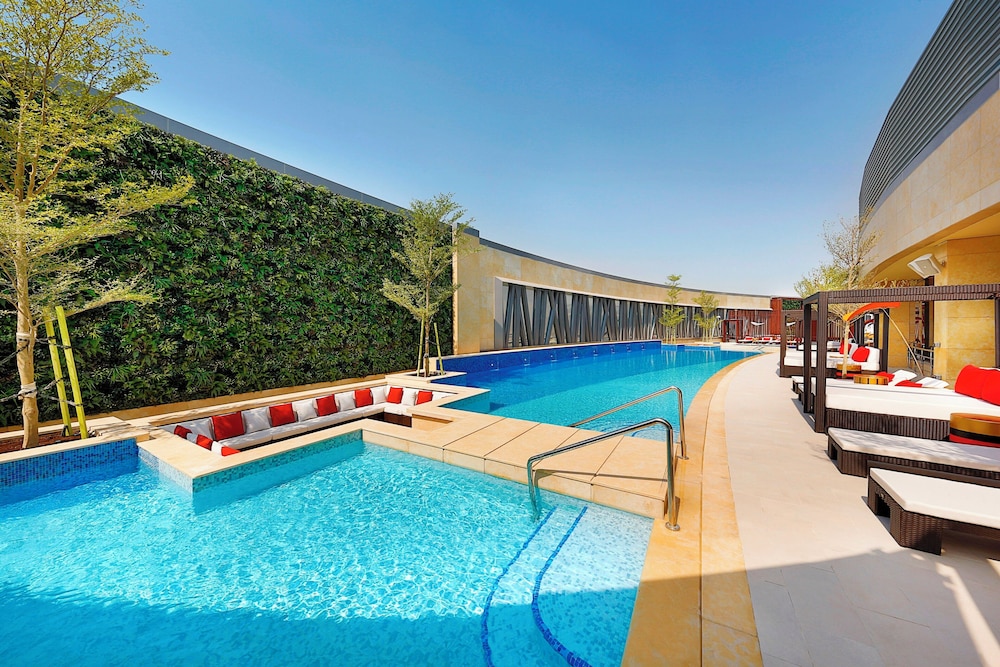 CLARKES HOTEL 44/50