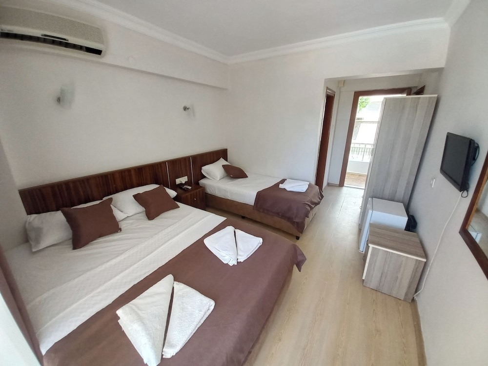 ROOM, TRIPLE
