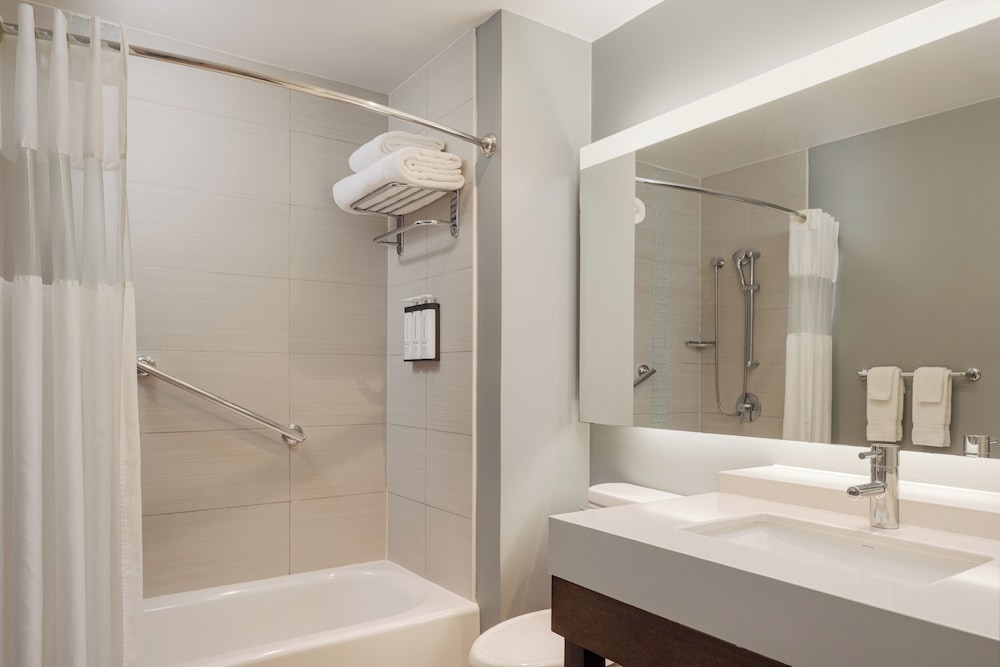 Hyatt Place San Jose/Pinares 62/64