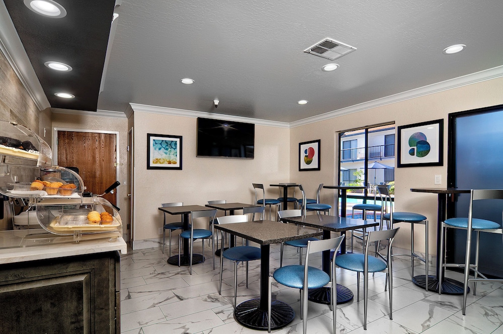 Quality Inn & Suites South San Jose / Morgan Hill 24/42