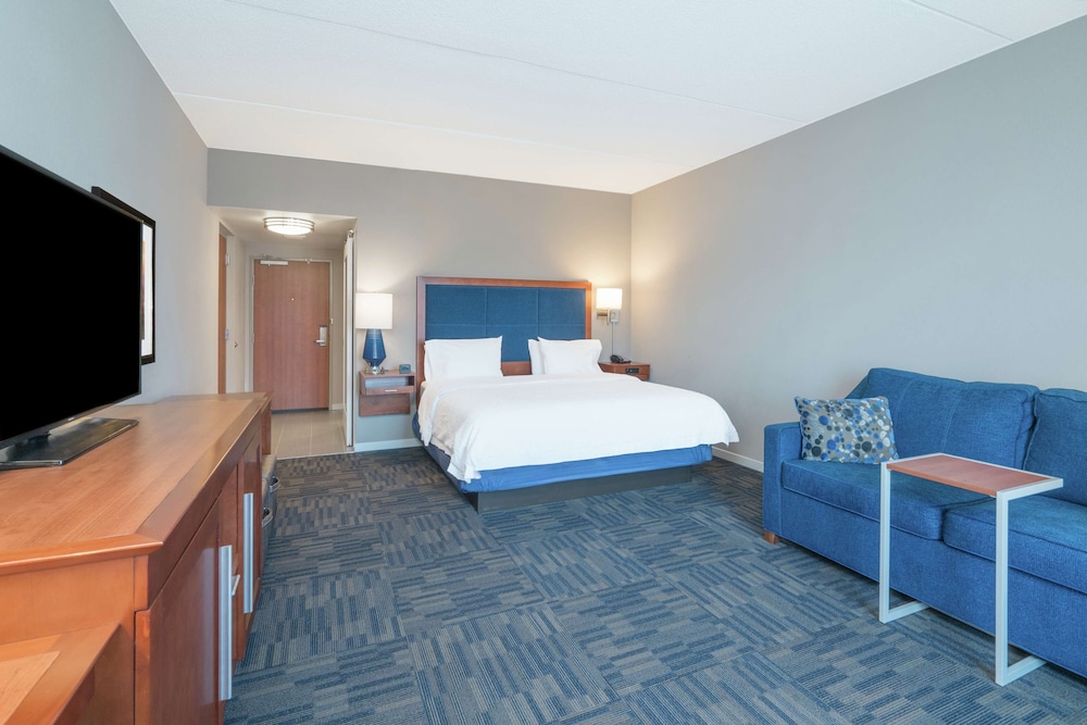 Hampton Inn & Suites Newburgh Stewart Airport 17/39