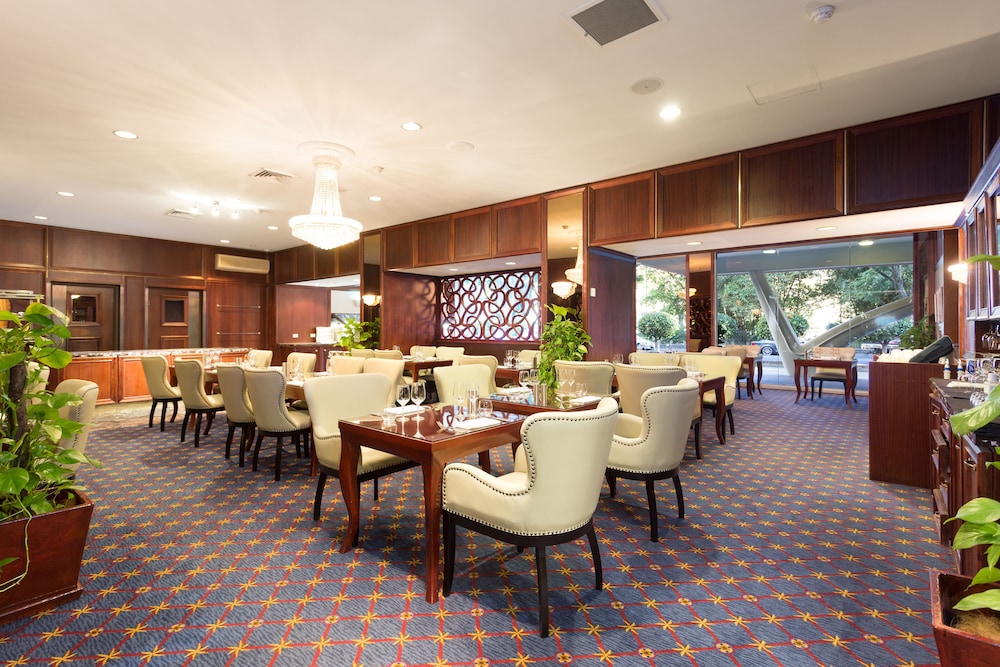 Royal on the Park Hotel and Suites 46/57