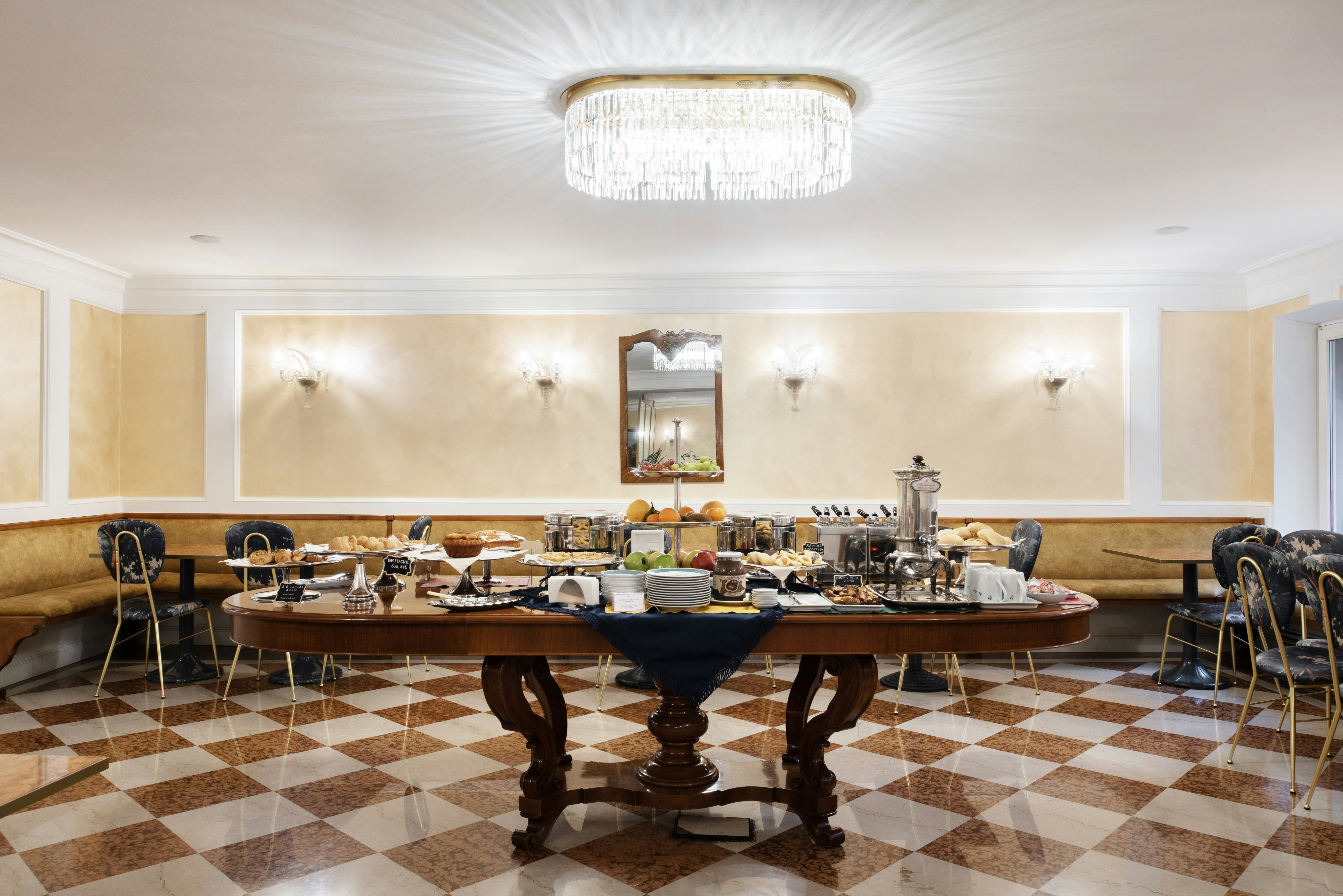 Art Hotel Orologio 65/81