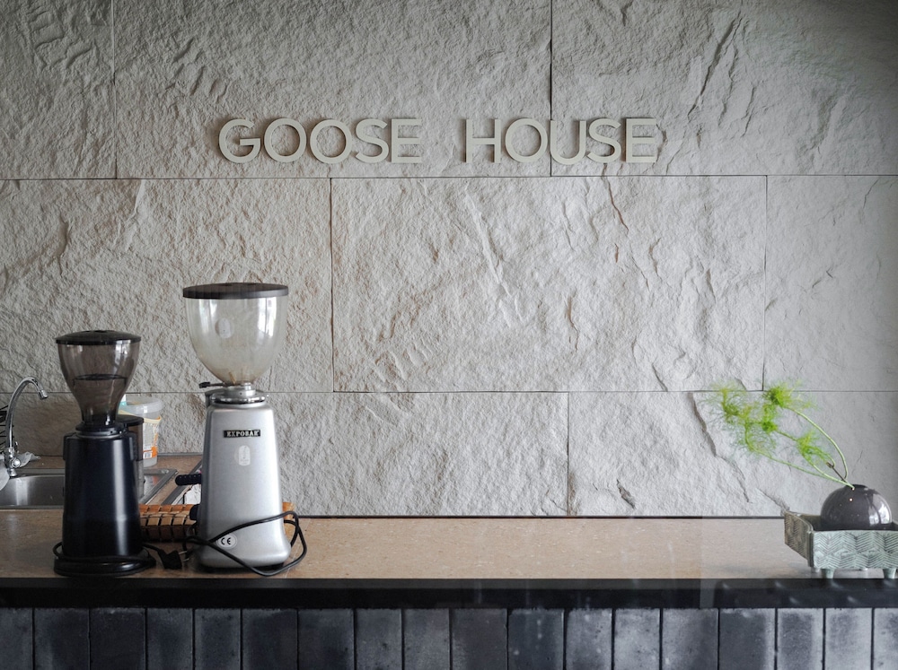 The Goose Cafe & Hostel 28/38