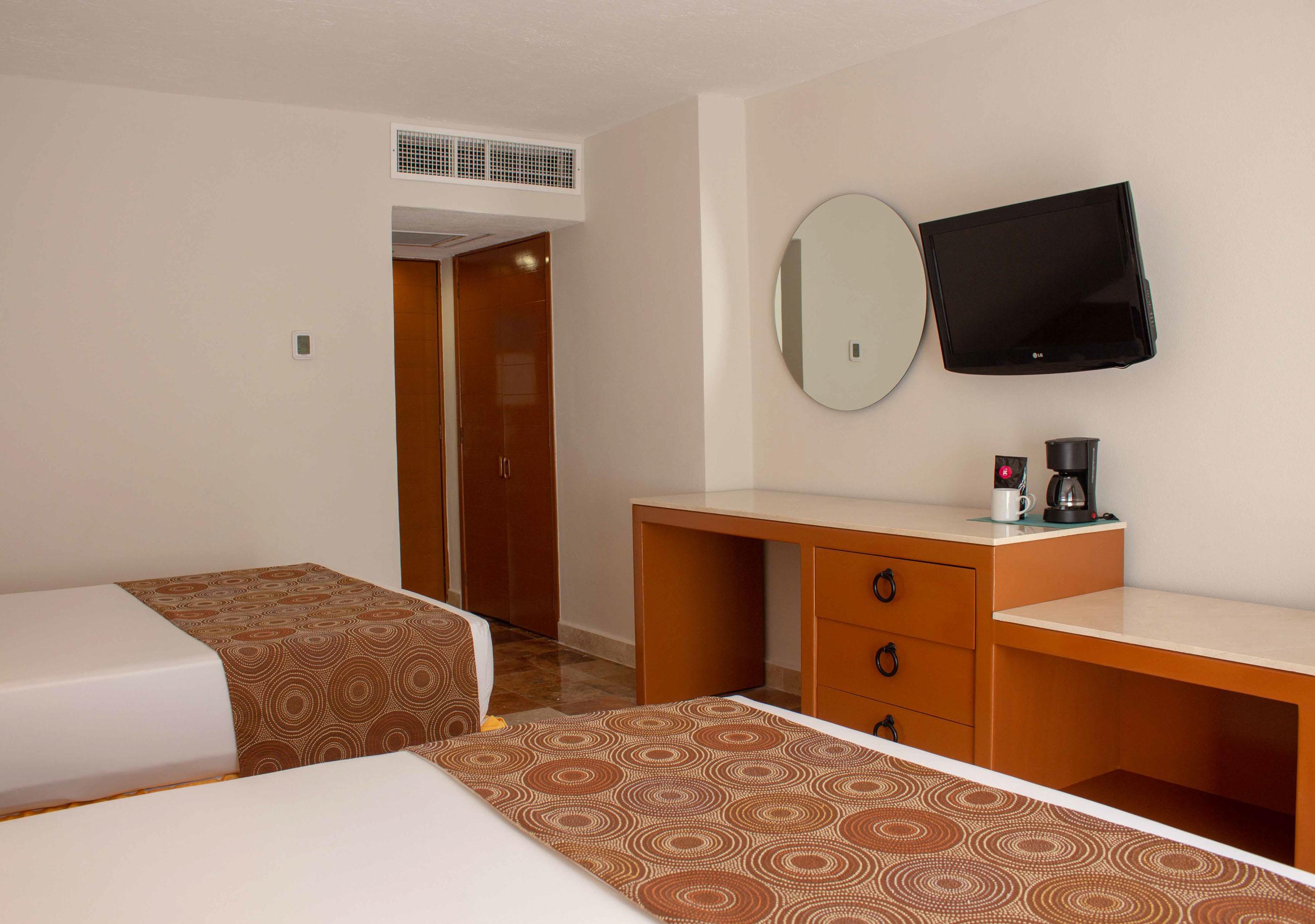 غرفة قياسية بسرير مزدوج، Plaza Pelicanos Club Beach Resort 4/4