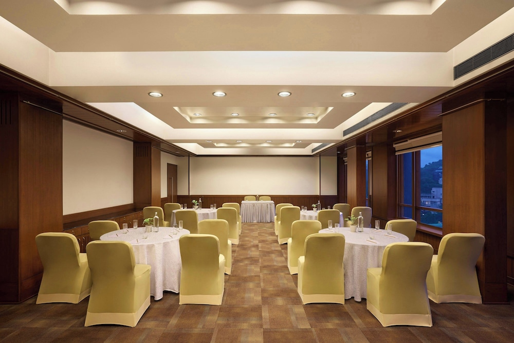 E Square the Fern Pune 37/50