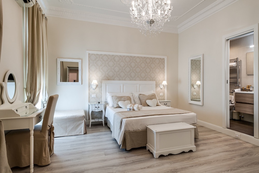 STANDARD, QUEEN BED