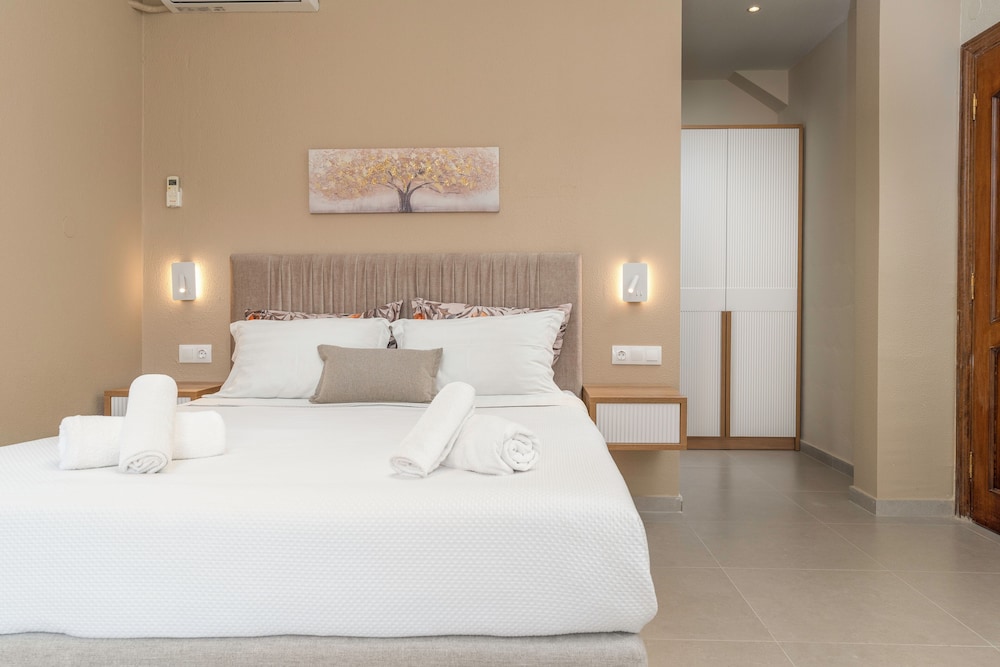 Comfort, Triple, Queen Bed, Street View, Sofa, Villa Building