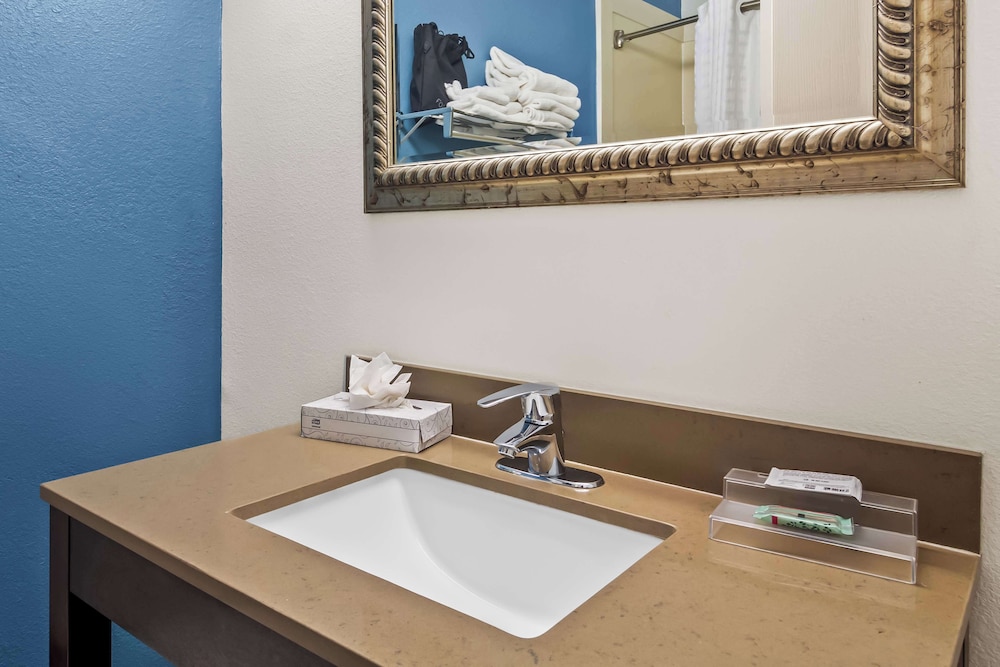 Sonesta Essential IAH Airport JFK Boulevard 52/53