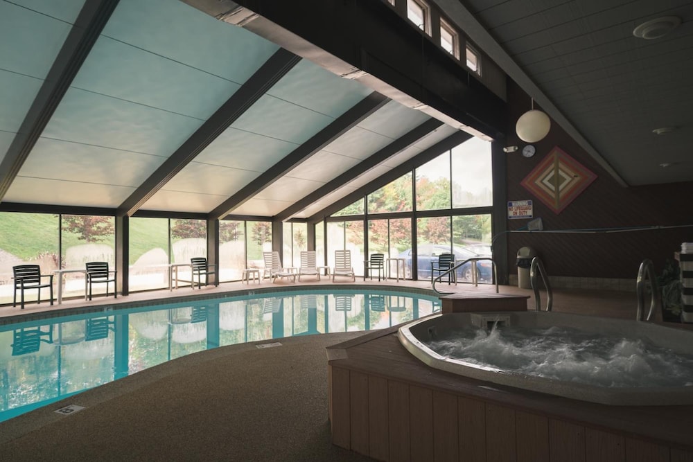 Town and Country Inn and Resort 21/50