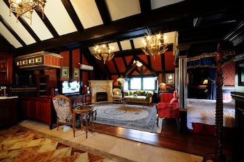 The Old England Manor 49/61