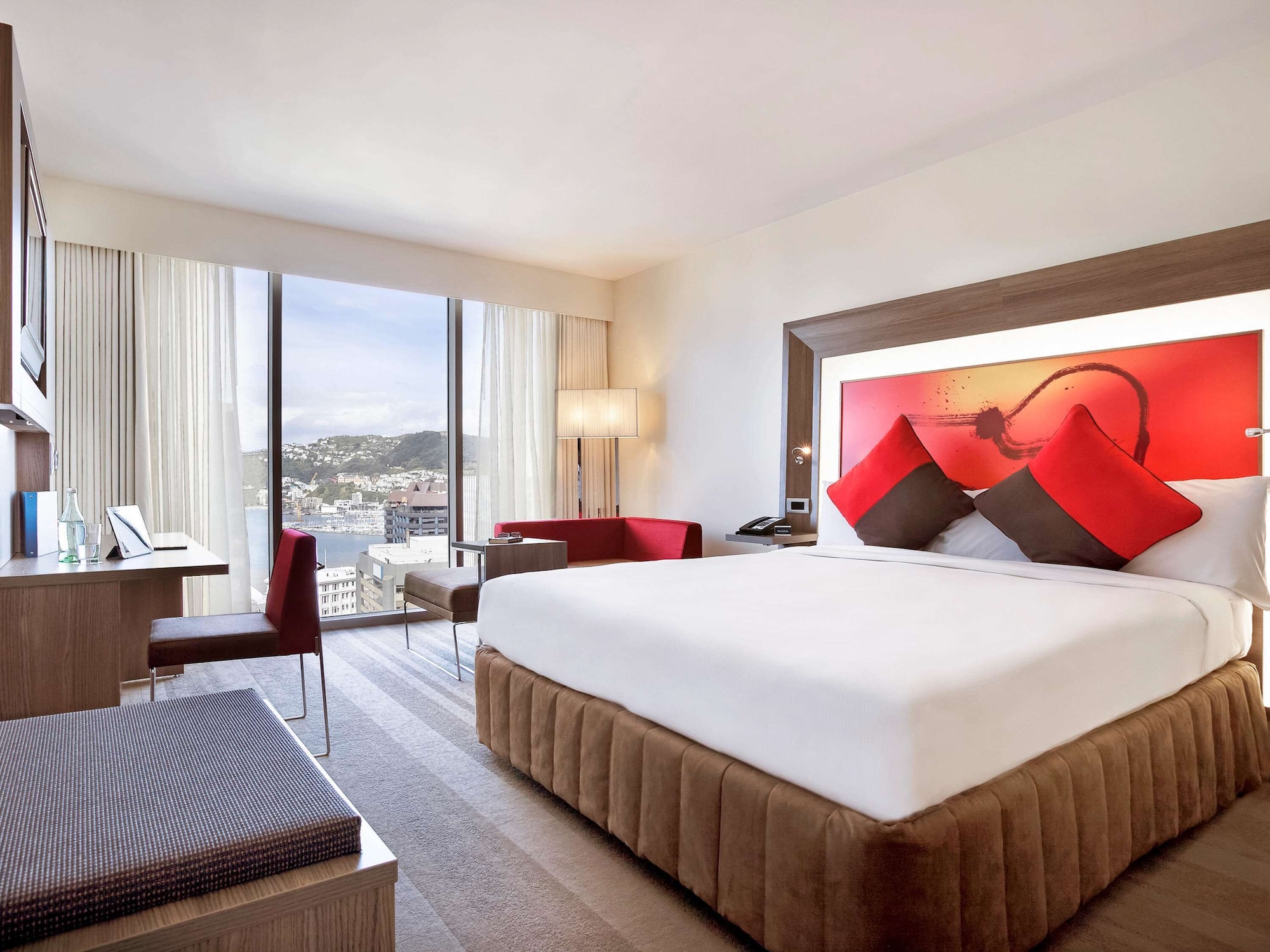 EXECUTIVE, KING BED