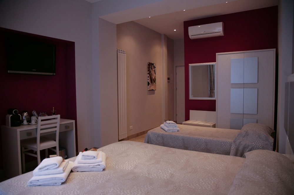 Five Rooms Rome 17/63