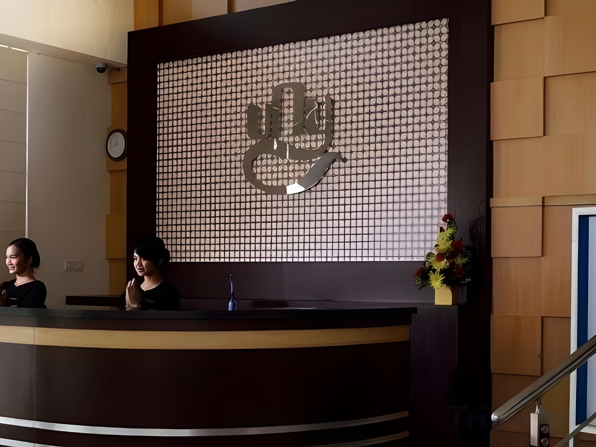 UNY HOTEL 8/24