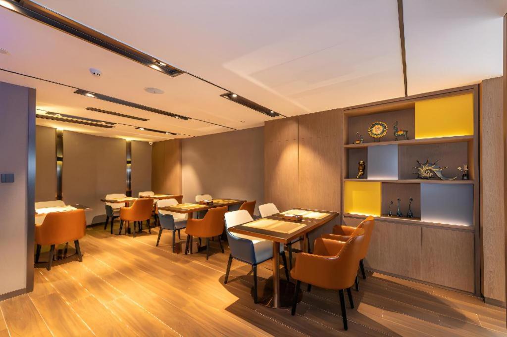 Echarm Hotel (Guangzhou Tiyu West Road Subway Station) 38/48