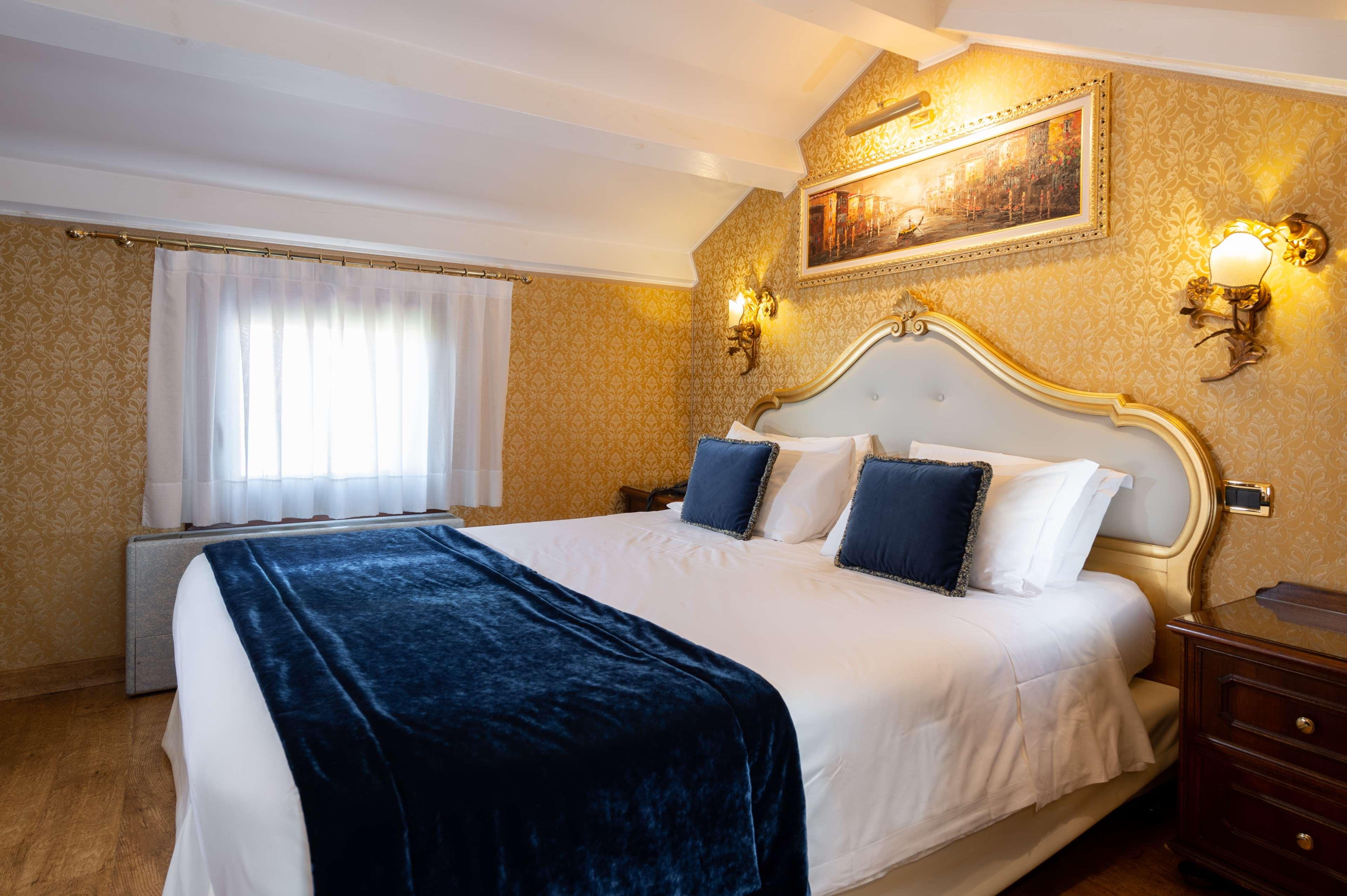 Room, French Bed, Annex