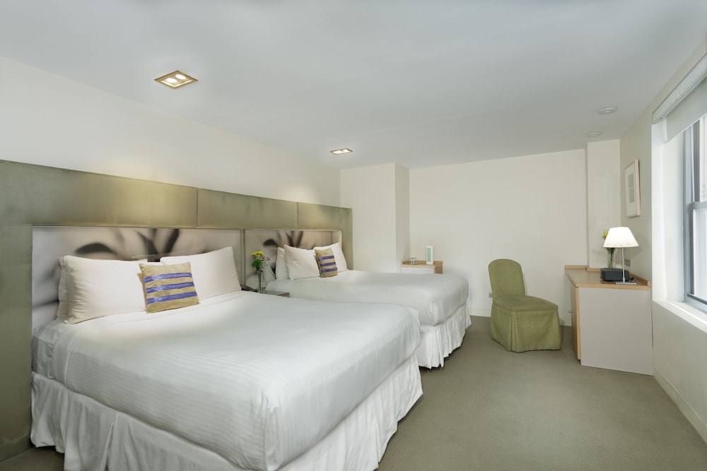 DELUXE, 2 QUEEN BEDS