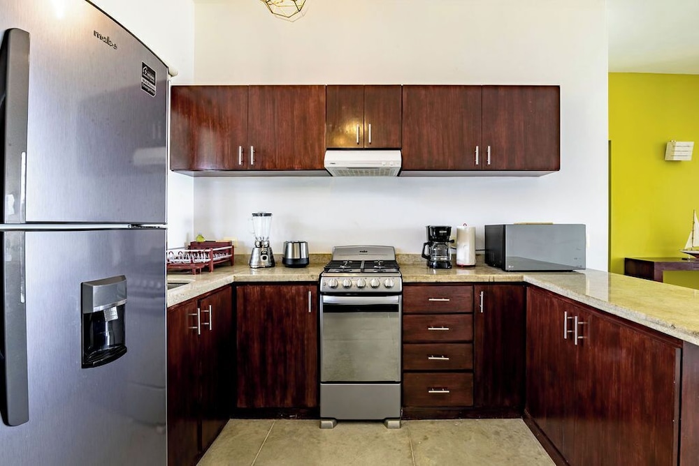 Velas Condos 9/48