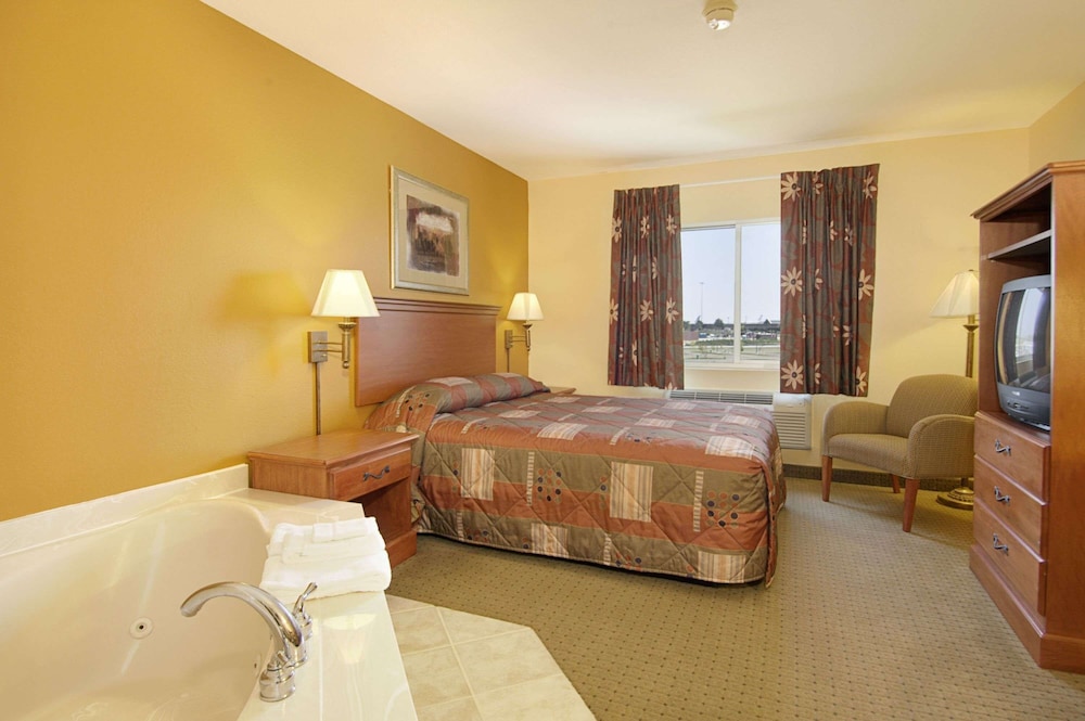 Standard, Queen Bed