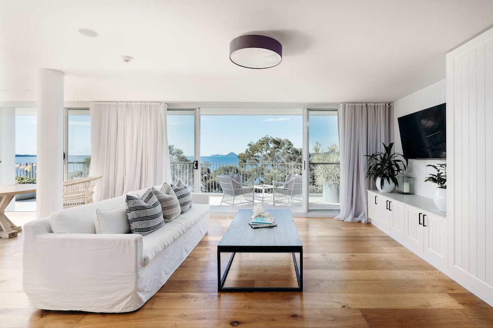 Bannisters Port Stephens 54/72