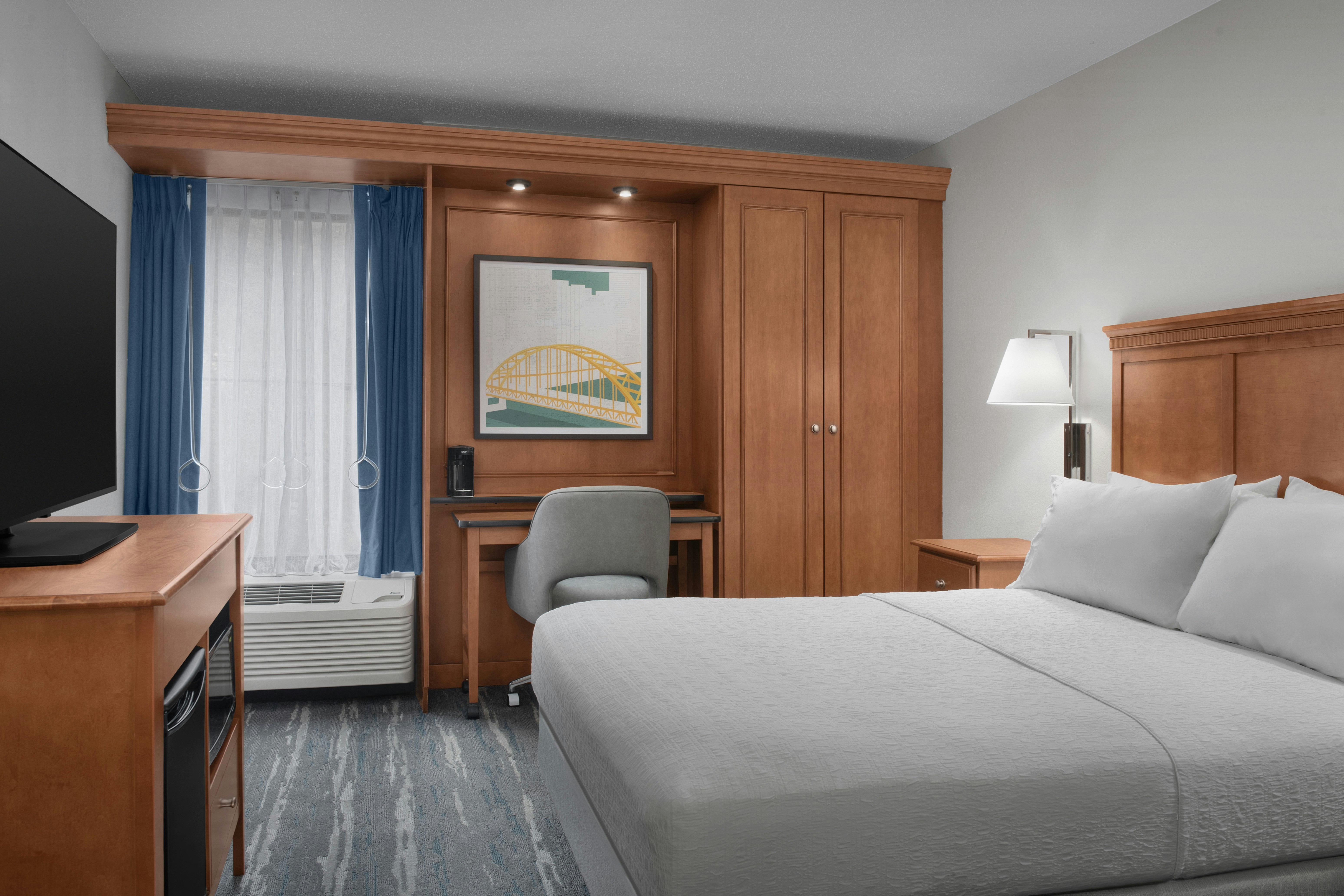 ROOM, QUEEN BED, ACCESSIBLE