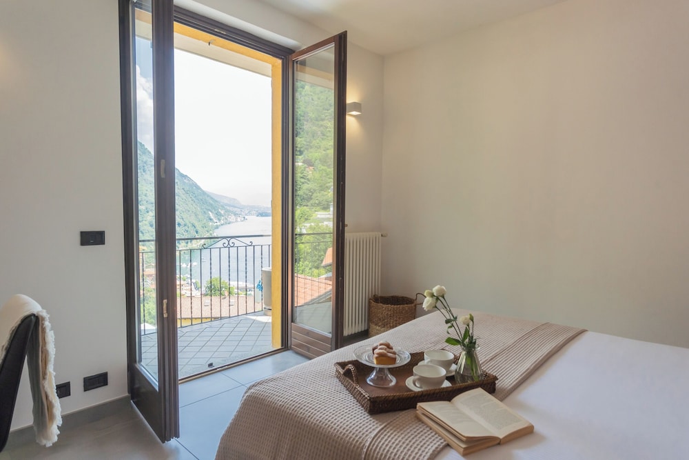 Harmony on the Lake by Rent all Como 7/42