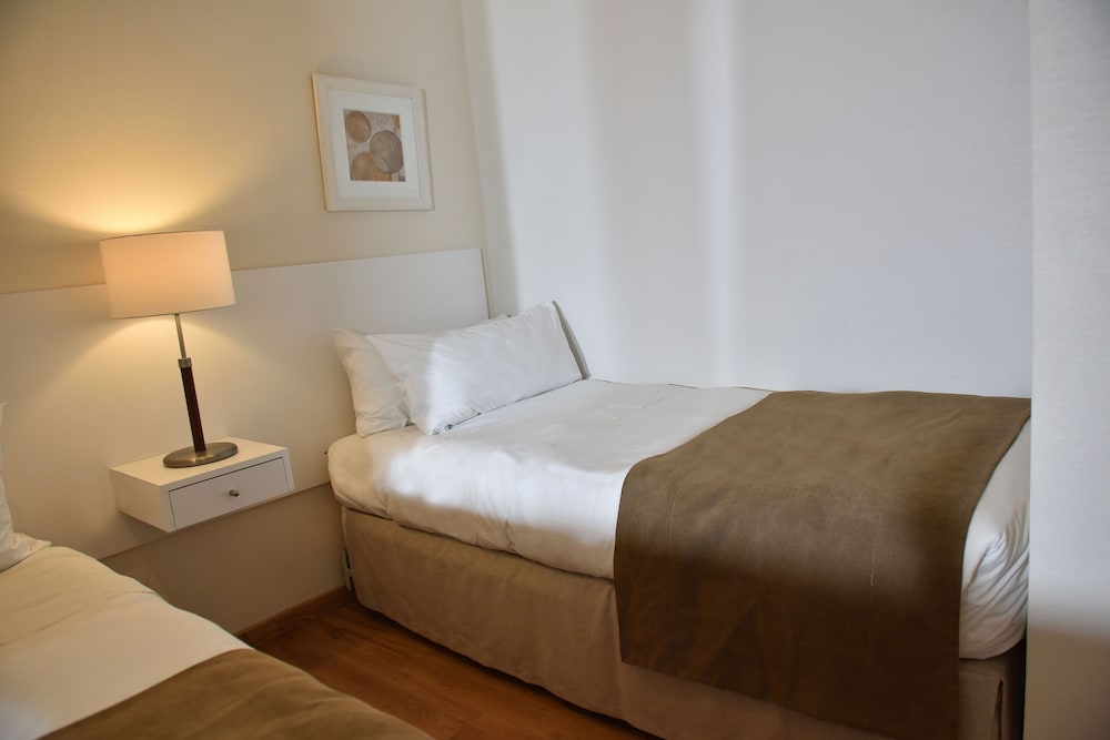 Lastarria Hotel and Aparts 32/64