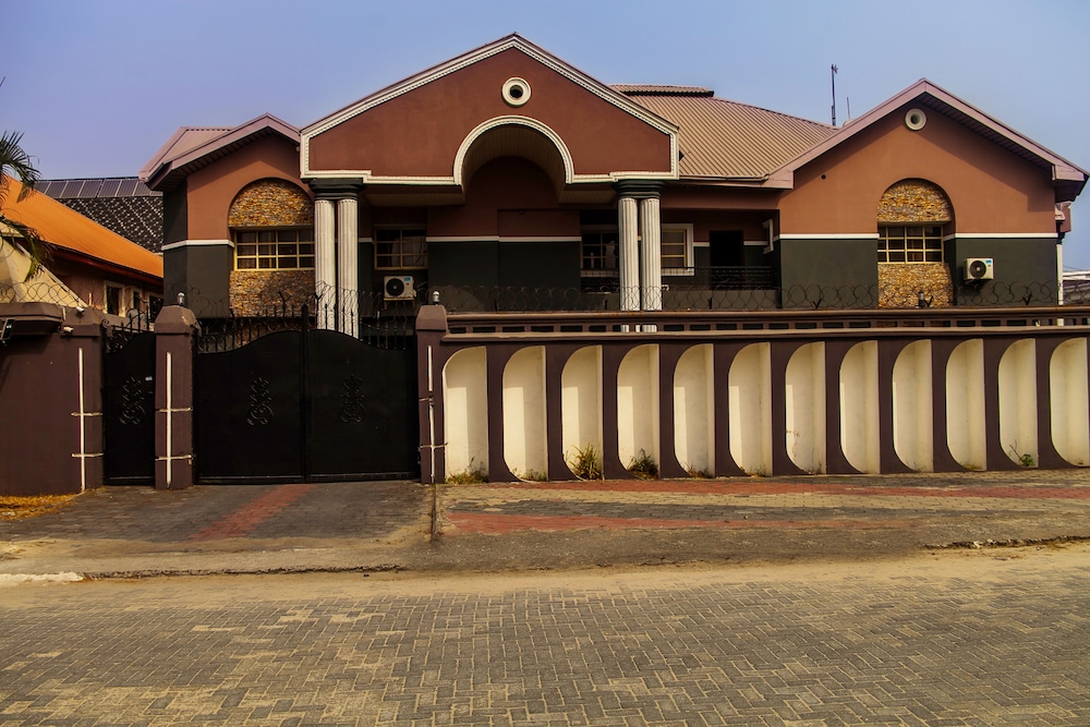 Cribville Hotel & Suites 34/41