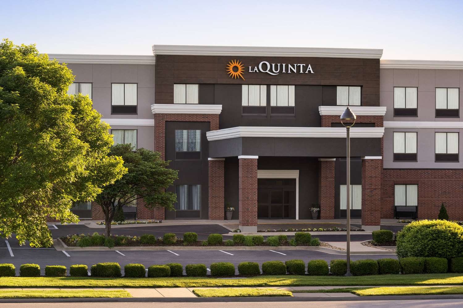 La Quinta Inn Suites Springfield Airport Plaza 3/61