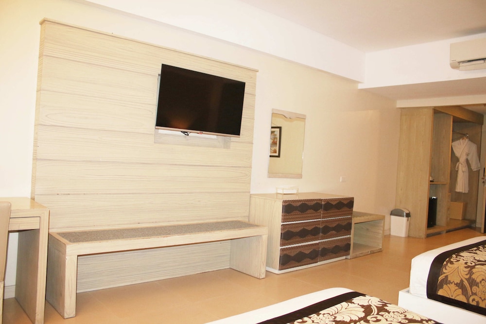 The Muse Beach Front Hotel Boracay 30/50
