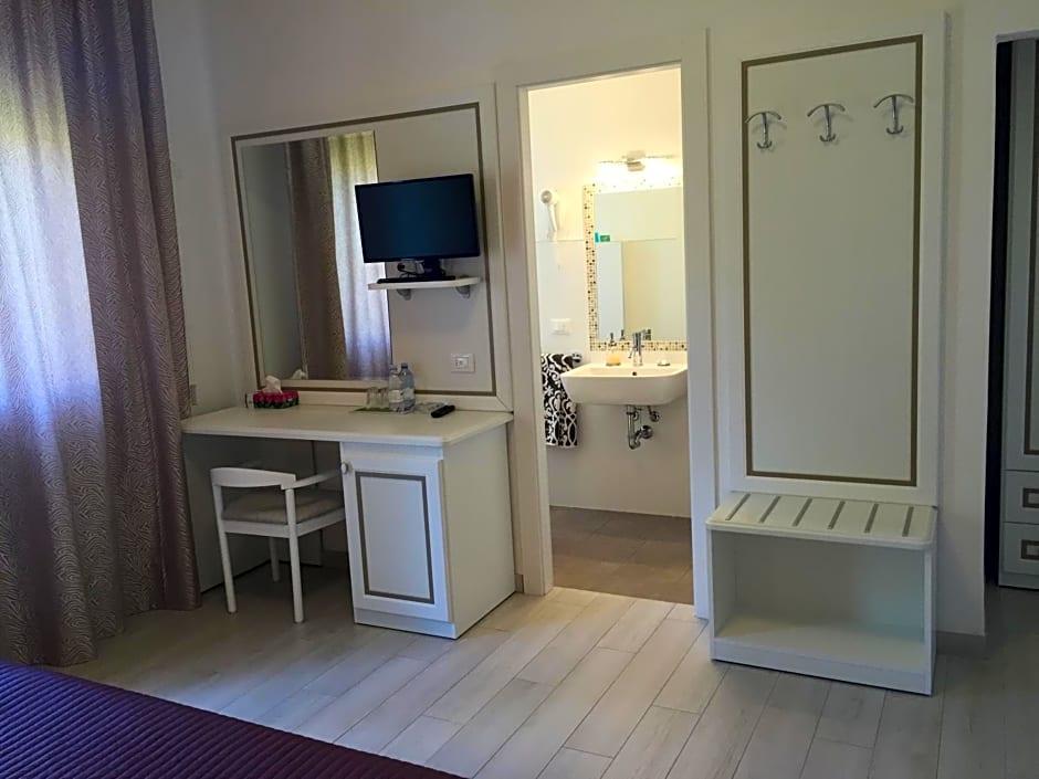Albergo Ester Di Fossi Laura 34/41