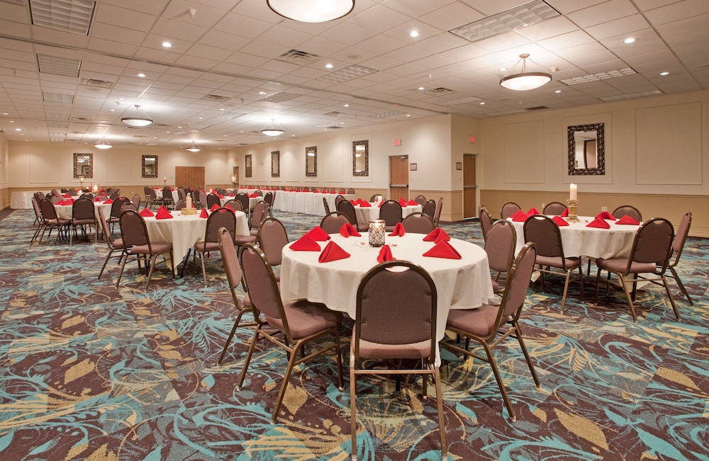 Holiday Inn Express Hotel Suites Beatrice 61/76