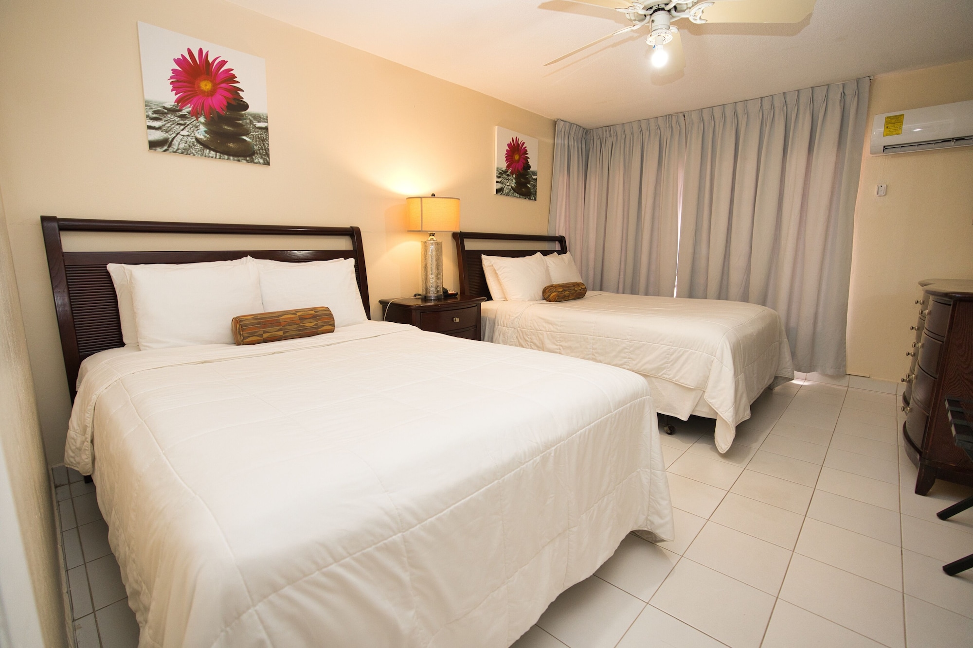 1 Bedroom, Suite, 2 Queen Beds, Beach Front, Ocean View