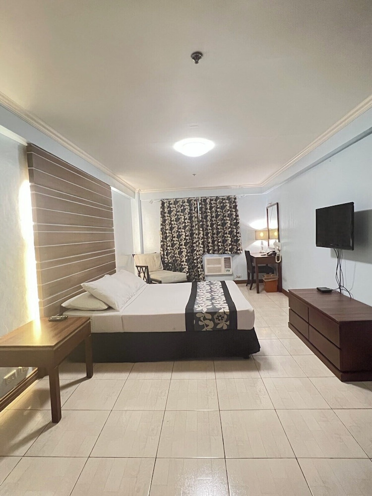 Jupiter Suites 18/50