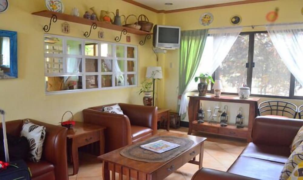 Marvins Seaside Inn 26/50