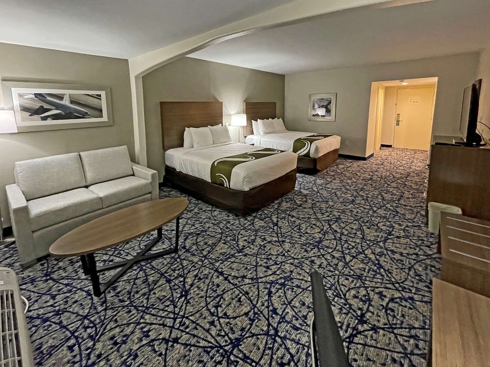 Quality Suites Houston Hobby Airport Ex Super 8 13/33