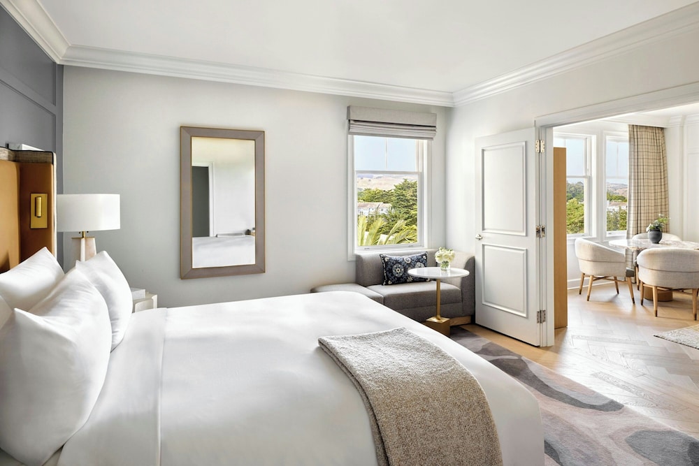 1 BEDROOM, SUITE
