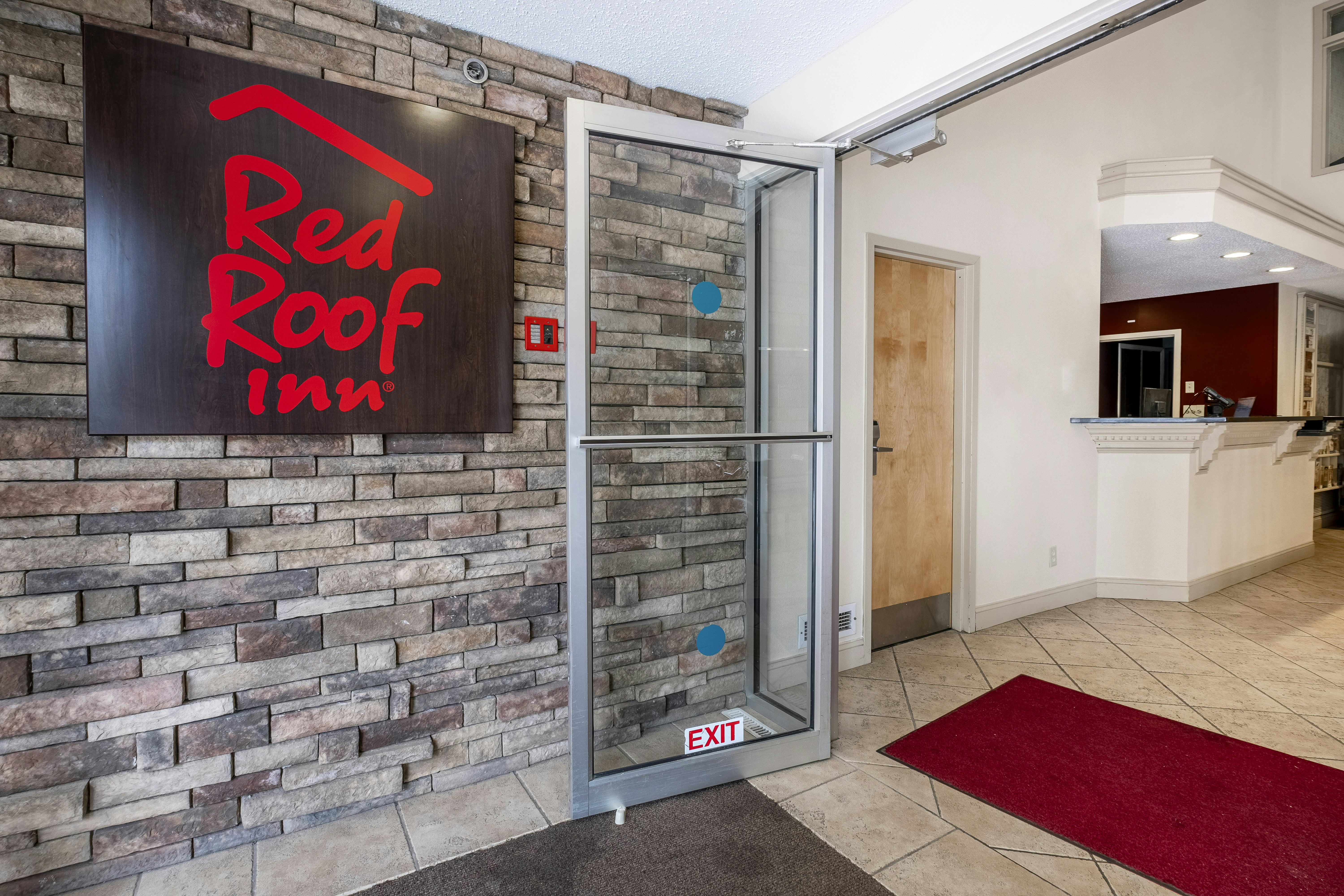 Red Roof Inn Clifton Park 3/37