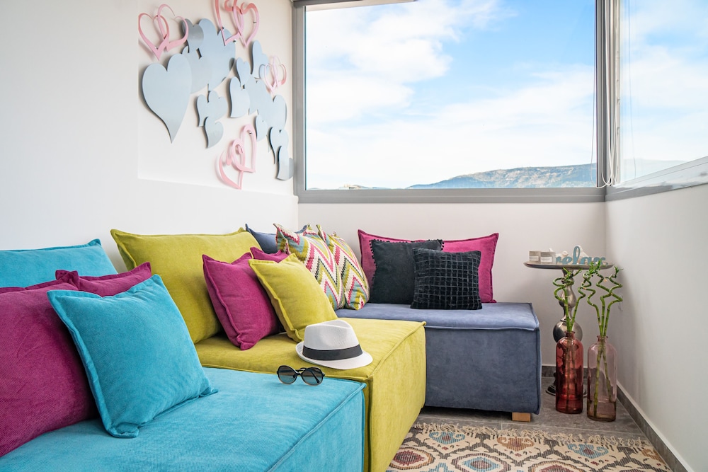 Mythos Luxury Suites 30/50