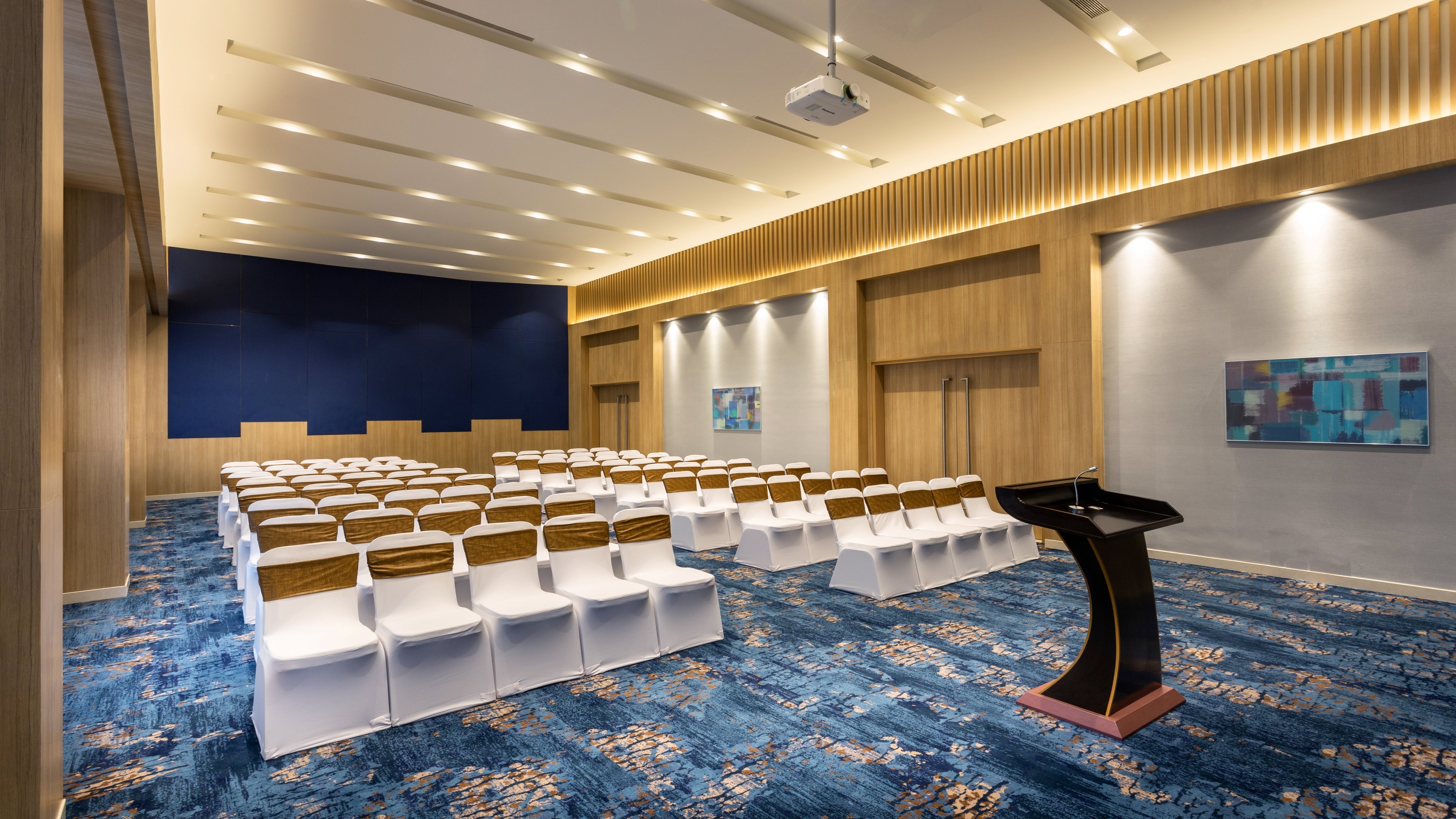 Holiday Inn Express And Suites Bengaluru Old Madras Road 58/59